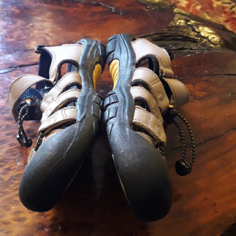 Keen Waterproof Velcro Sandals - Picture 2 of 7